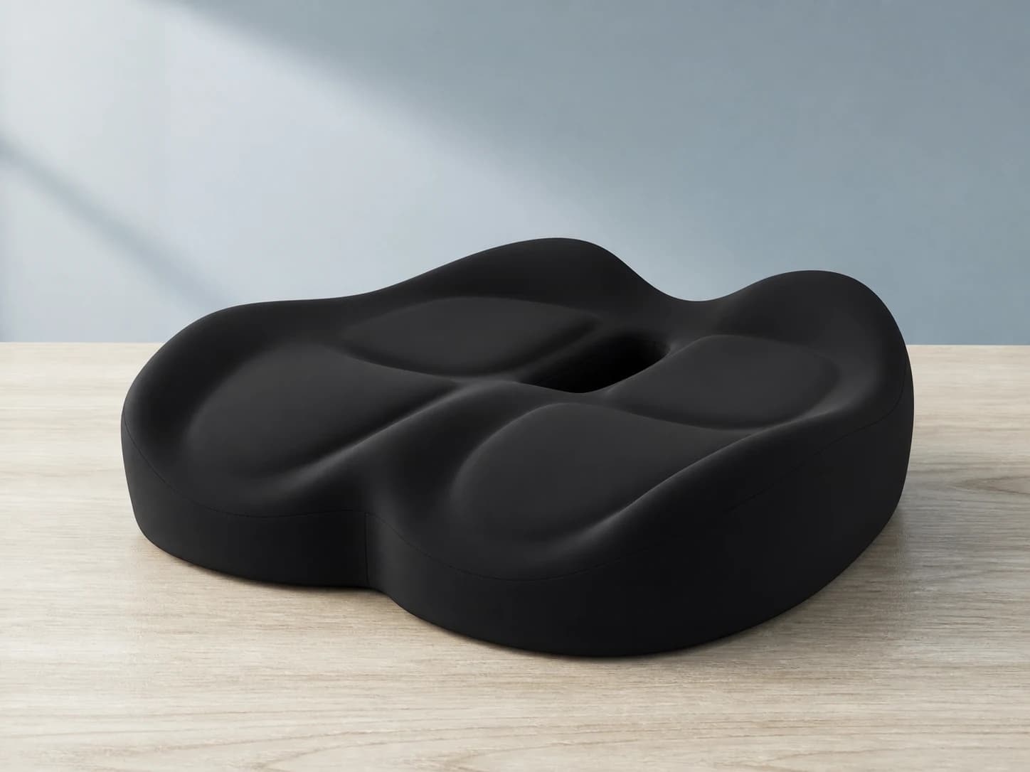 Low side profile of the thick black ContourX cushion edge