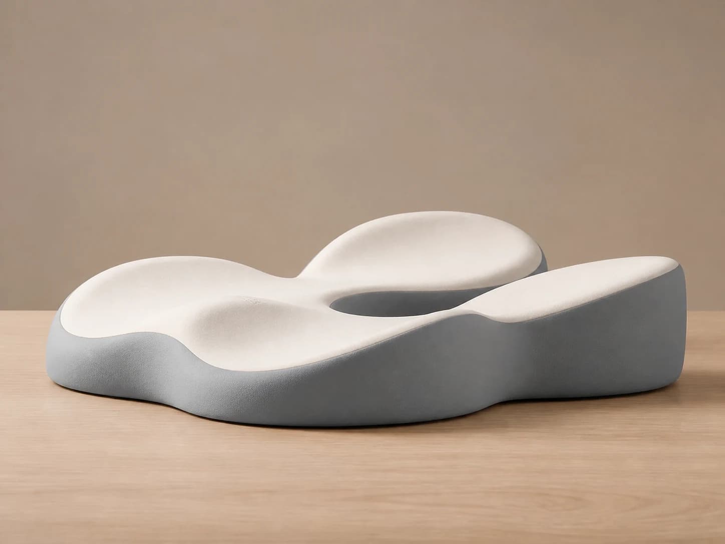 Low side profile of the raised rear contour on the Memory Foam Seat Cushion