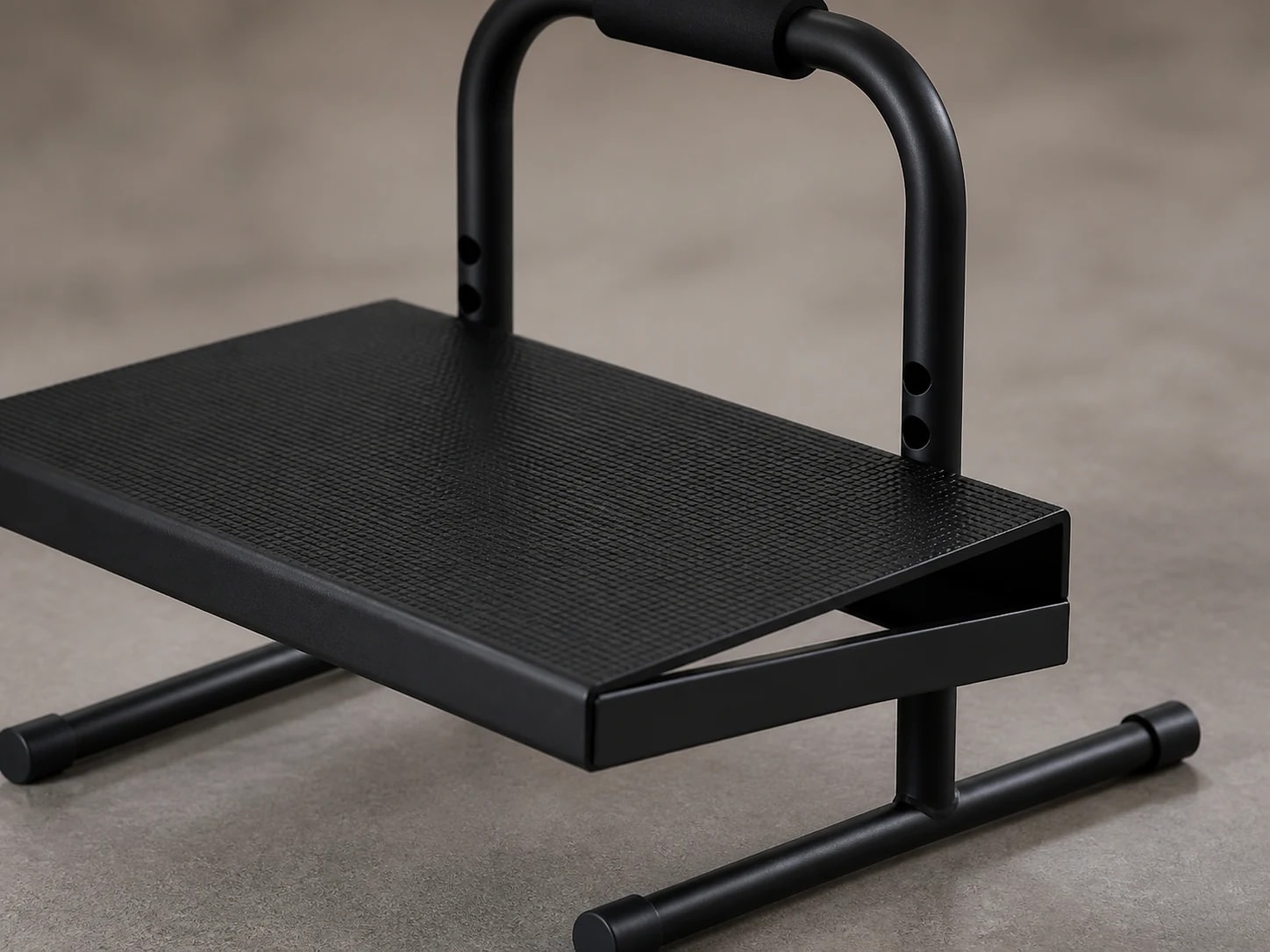 Close-up of the RiseRest 6 textured platform and steel adjustment frame